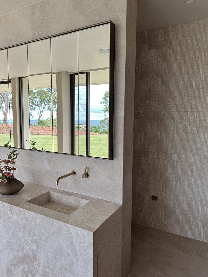 SUPERWHITE TRAVERTINE FINGER MOSAIC